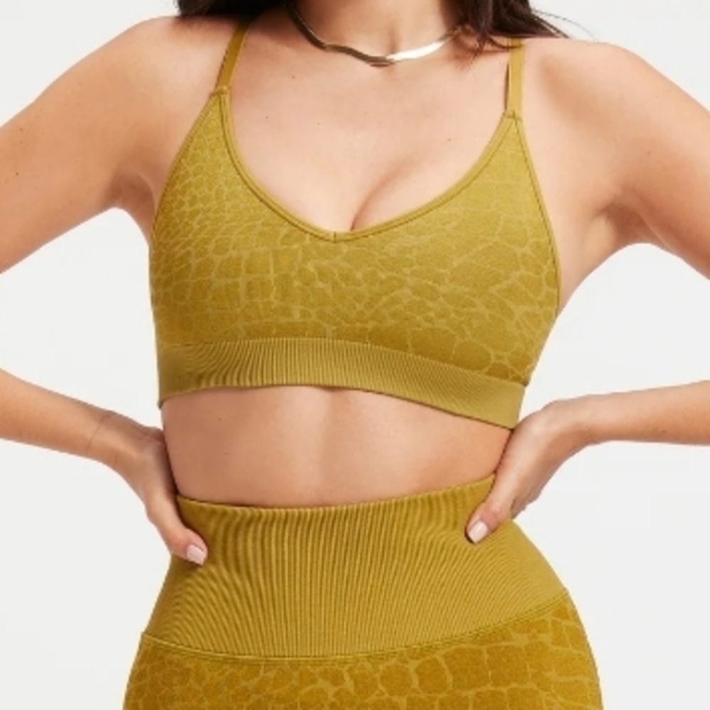 NWT Good American crosswalk shine bralette sports performance bra  size 3/4 L/XL